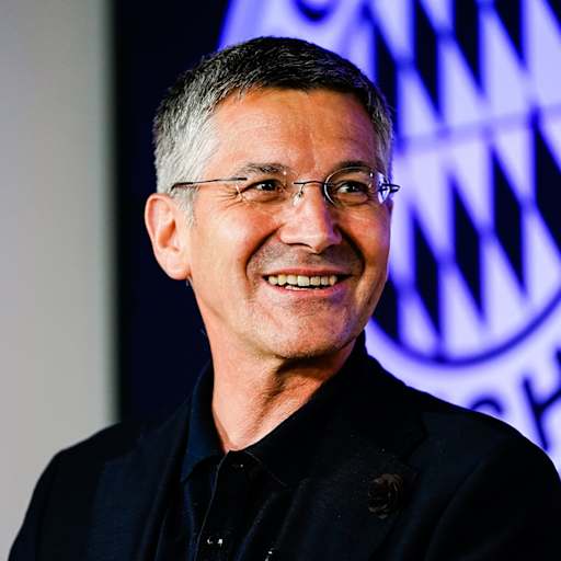 Herbert Hainer lächelt in die Kamera