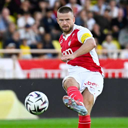 Eric Dier passt den Ball in einem Spiel der AS Monaco.