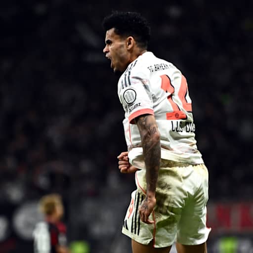 Luis Diaz bejubelt ein Tor im Bundesliga-Spiel des FC Bayern bei Eintracht Frankfurt.