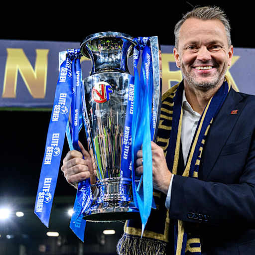 Viking sporting director Erik Nevland holding a trophy