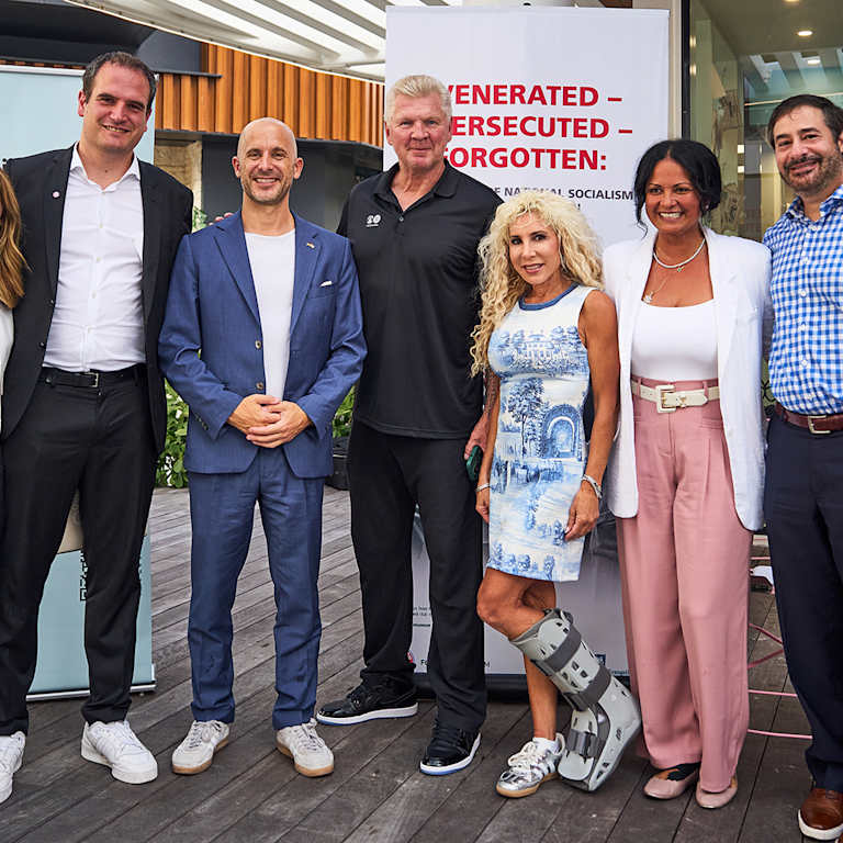 Participants at the opening of "FC Bayern München during National Socialism: Victims, Followers, Perpetrators" in Miami with FC Bayern legend Stefan Effenberg