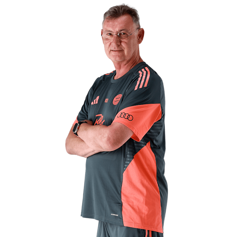 Der FC Bayern Global Academy Goalkeeping Coach Bernd Dreher.