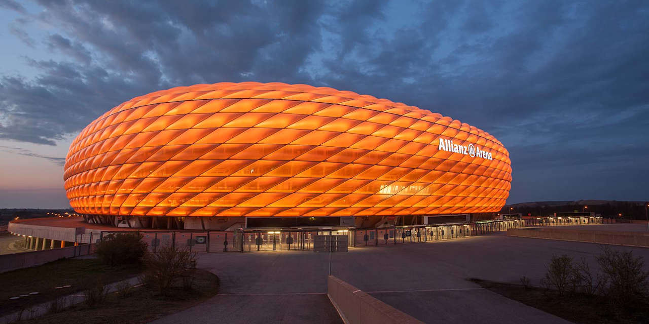 201124_AllianzArena_orange_duc