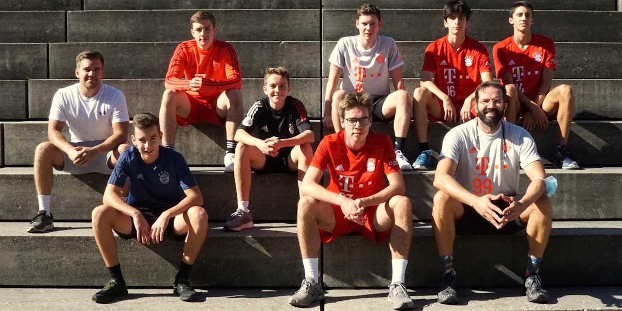 U17