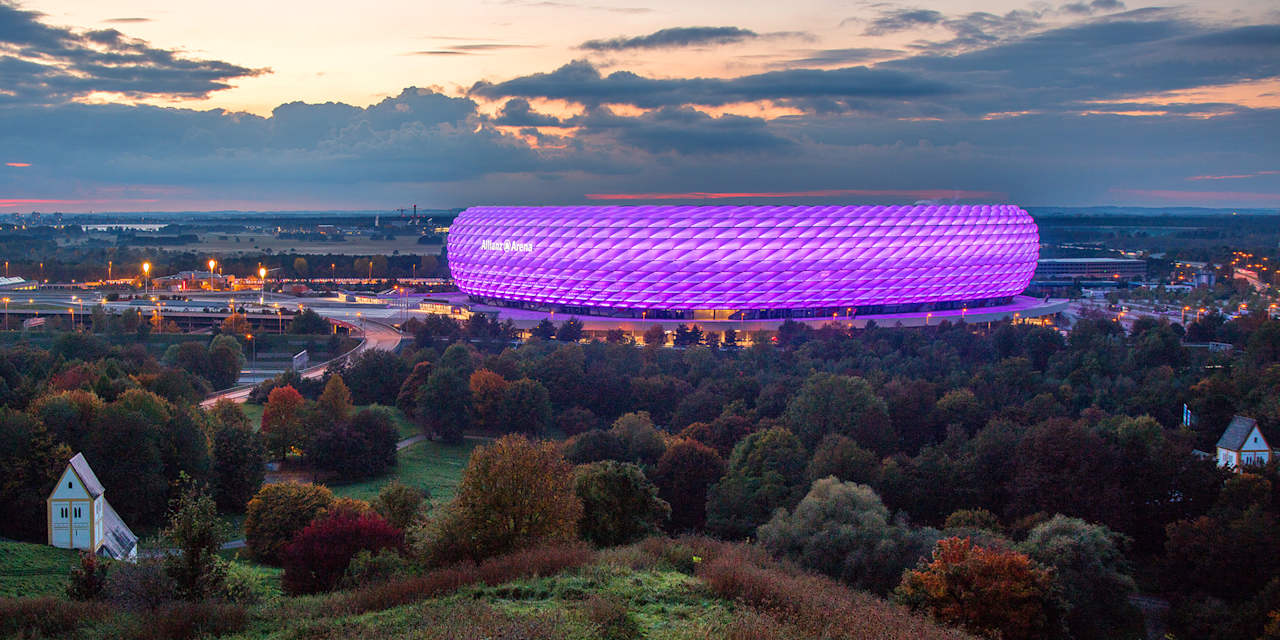 201203_Allianz-Arena-lila-2_DUC