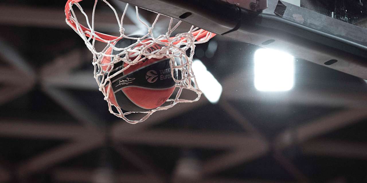 Euroleague_Ball_im_Korb_Eirich_2