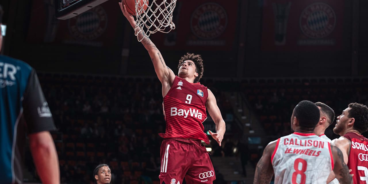 Der 22-jährige Münchner wechselt von den Bayern-Basketballern nach Frankfurt.