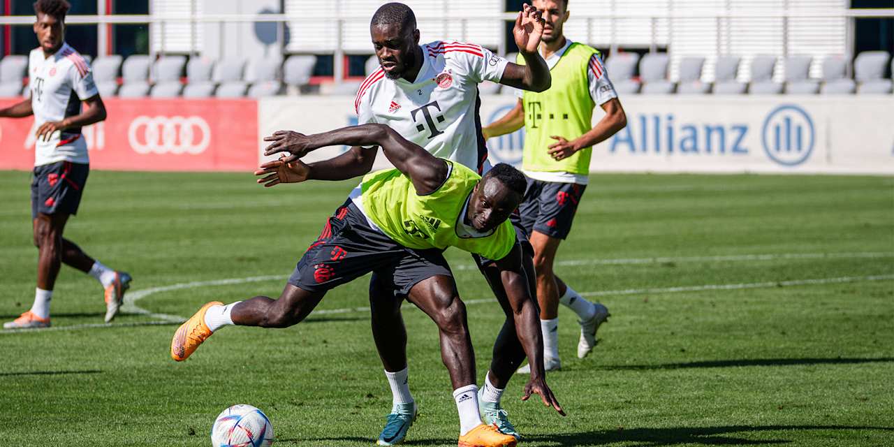 Training FC Bayern Mane Upamecano