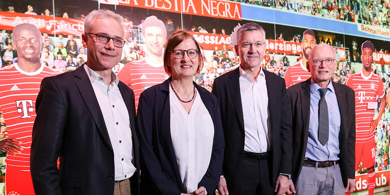 Hainer Spendenübergabe FC Bayern Museum