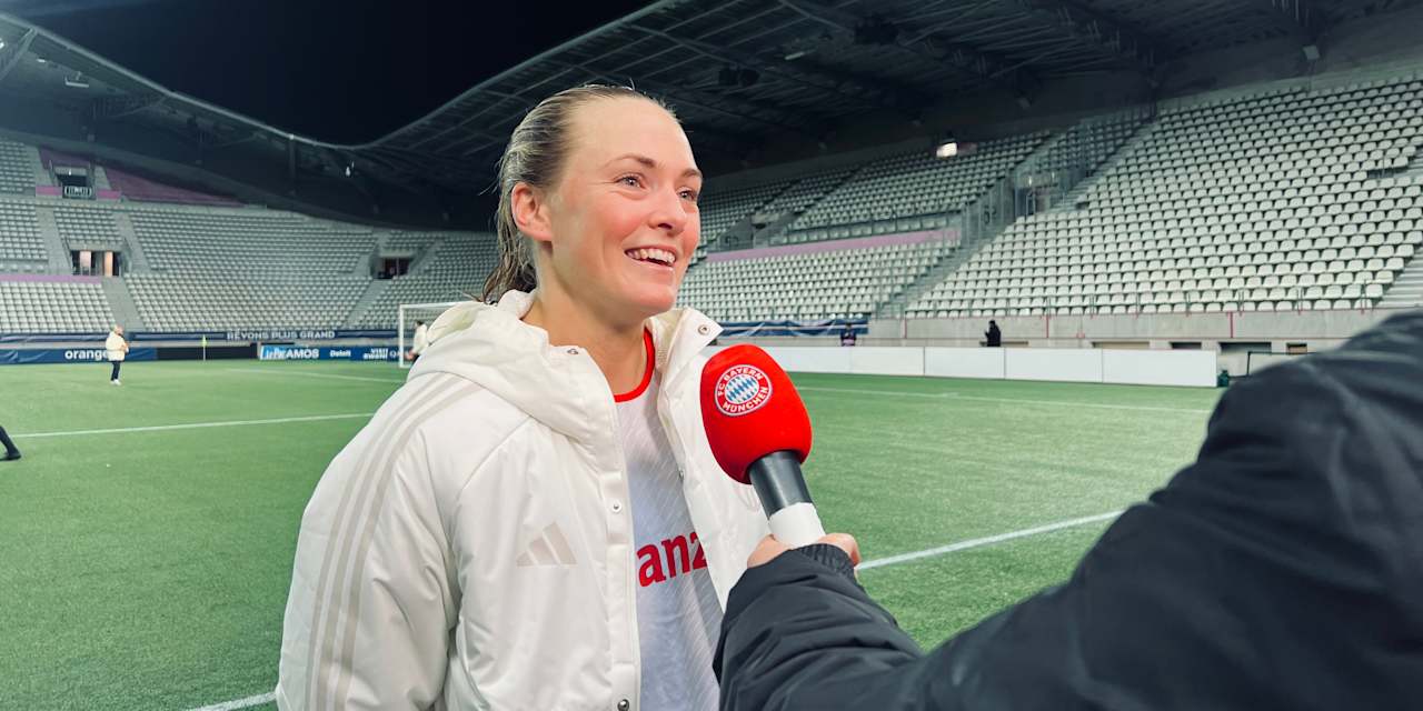 Die FC Bayern Frauen und Magdalena Eriksson nach dem PSG-Spiel.