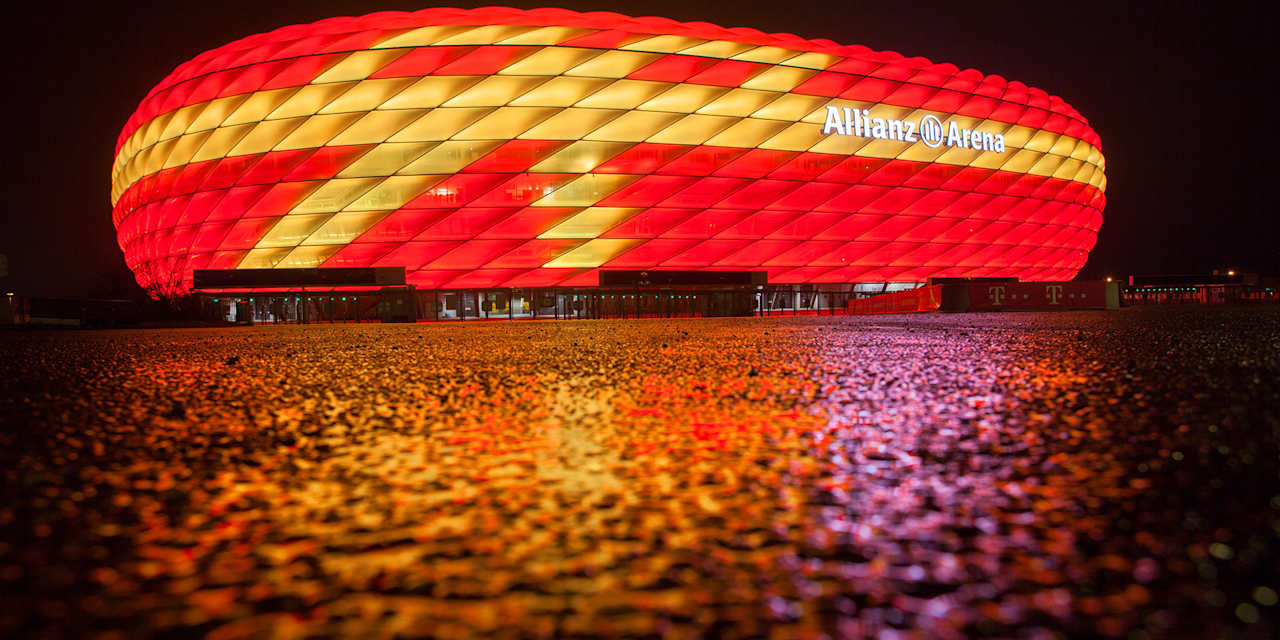 An den Adventssonntagen erstrahlt die Allianz Arena als Geschenk mit goldener Schleife