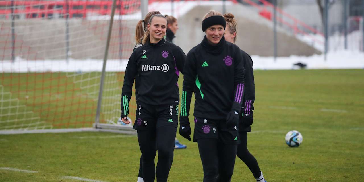 FC Bayern Frauen empfangen Bayer 04 Leverkusen.