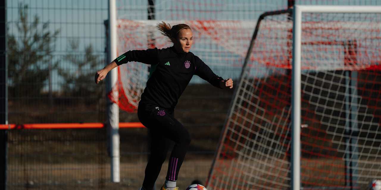 FC Bayern Women in training