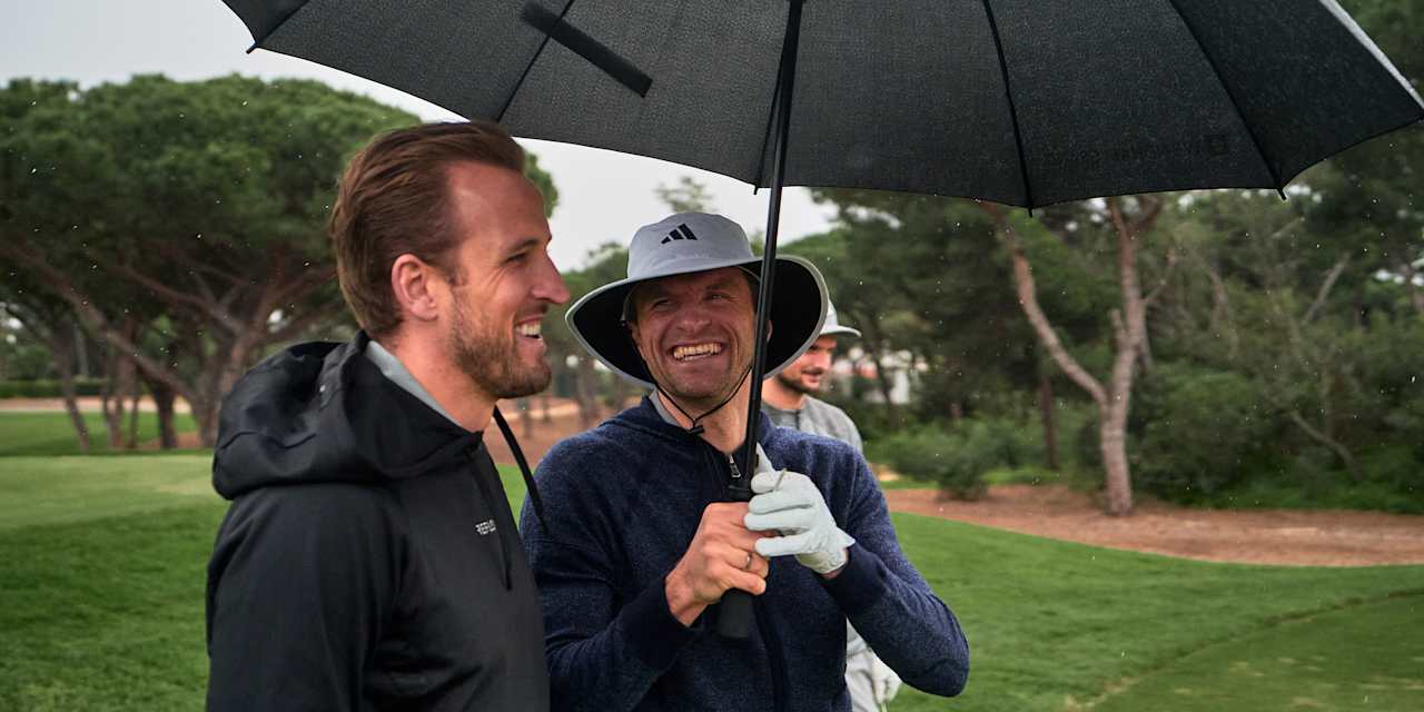 Harry Kane und Thomas Müller spielten während des Trainingslagers des FC Bayern in Faro eine Partie Golf.