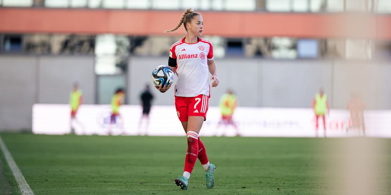 Giulia Gwinn with FC Bayern Women