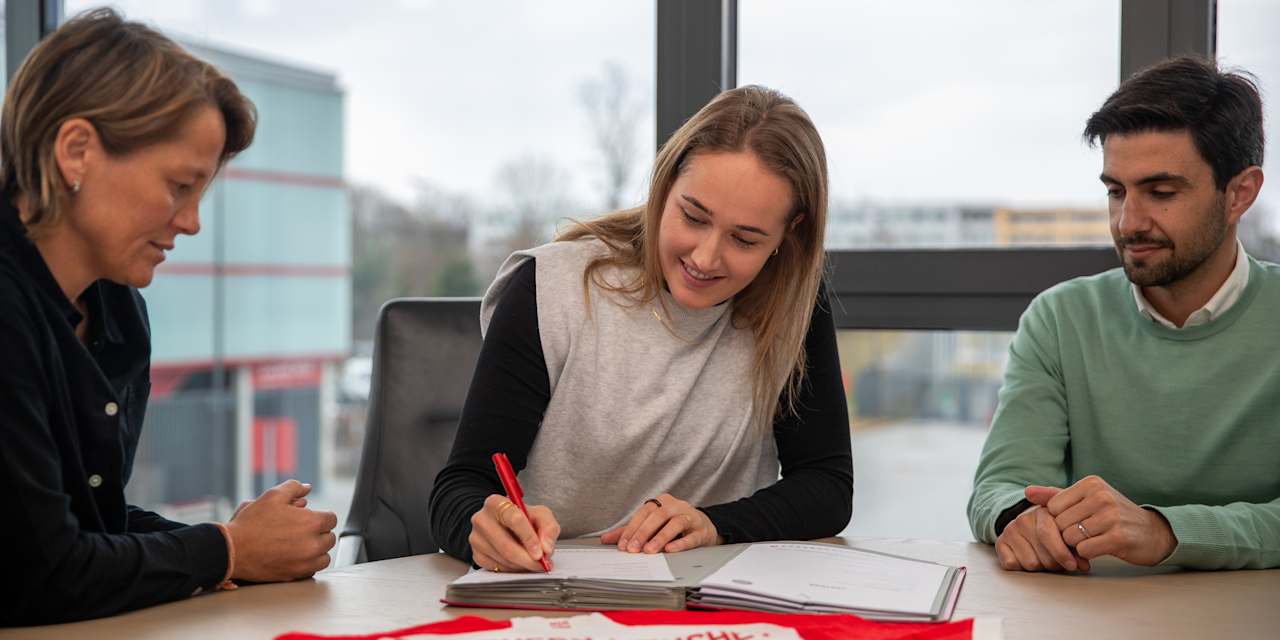 Sydney Lohmann verlaengert ihren Vertrag mit den FC Bayern Frauen