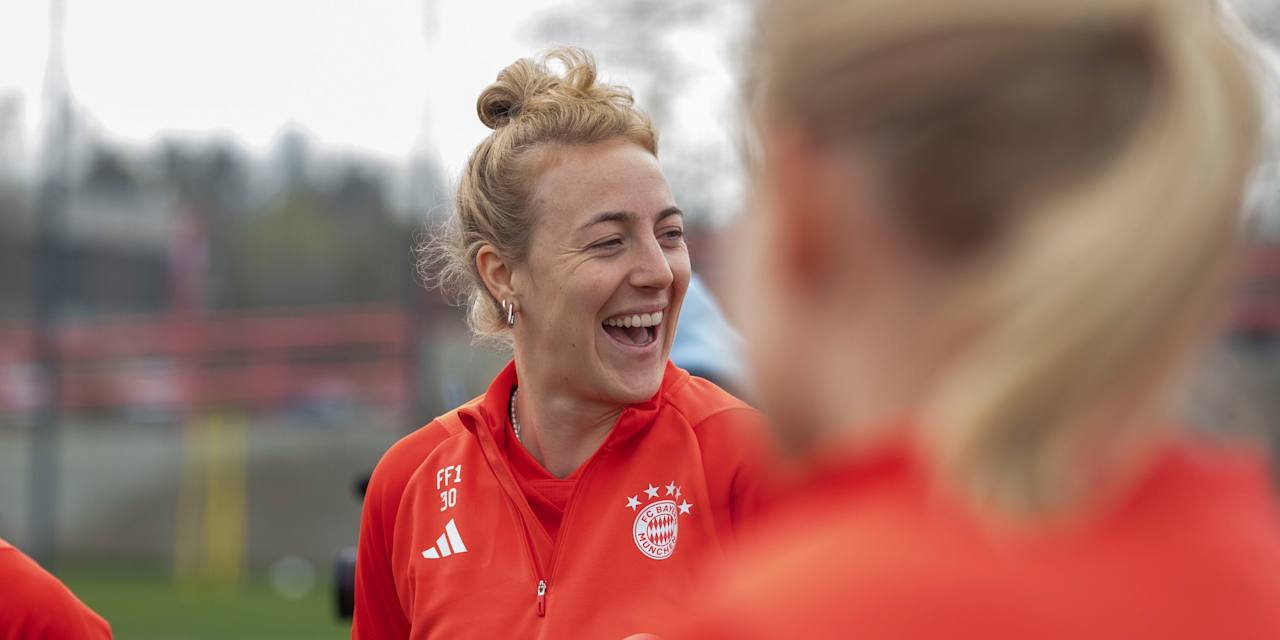 Carolin Simon im Training mit den FC Bayern Frauen