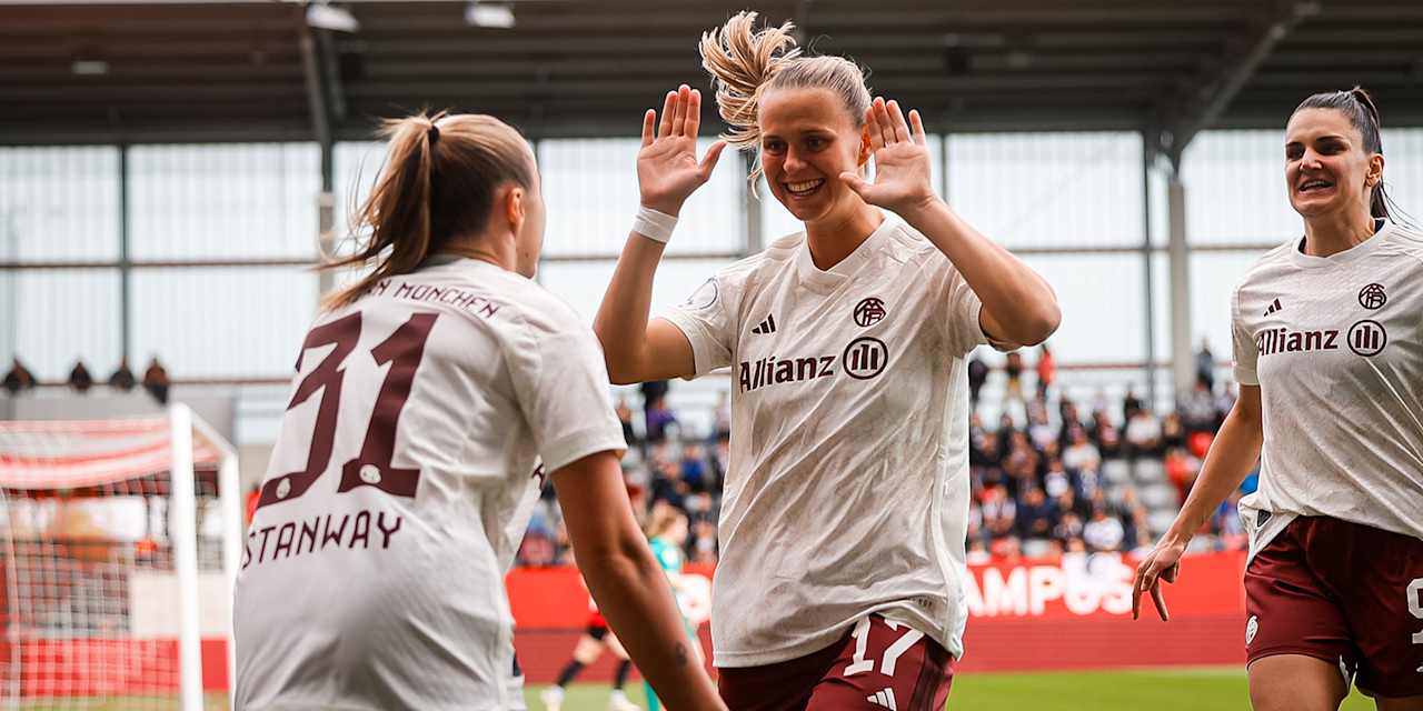 Celebration, FC Bayern Women in the cup semi-final against Eintracht Frankfurt
