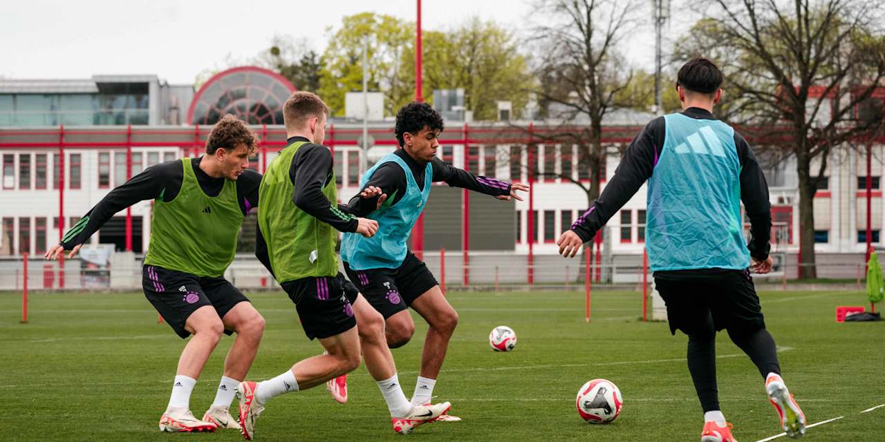 Training der FC Bayern Amateure vor dem Regionalliga-Spiel in Illertissen
