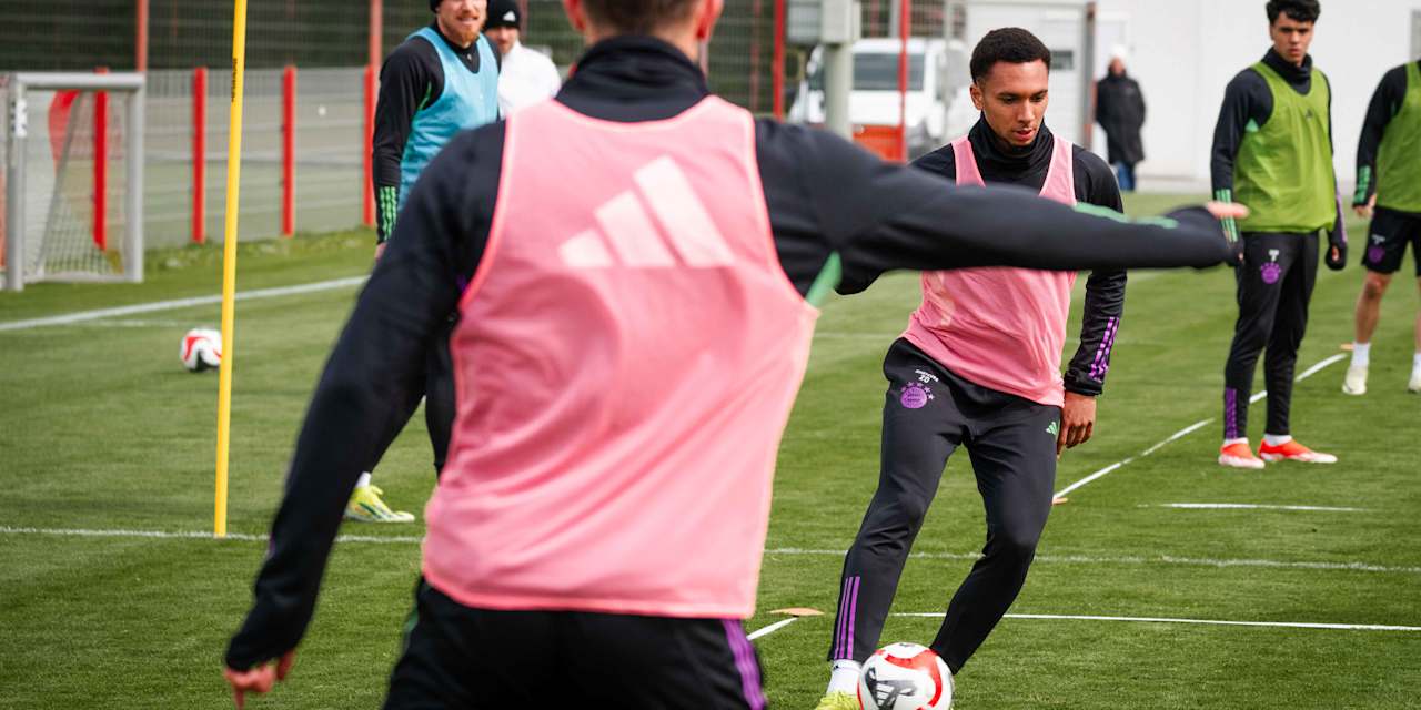 Training der FC Bayern Amateure vor dem Regionalliga-Spiel in Ansbach