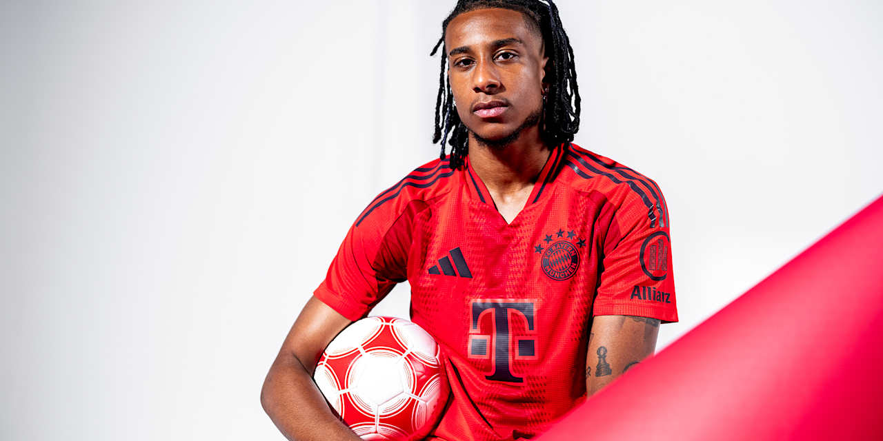 New signing Michael Olise wearing an FC Bayern jersey.