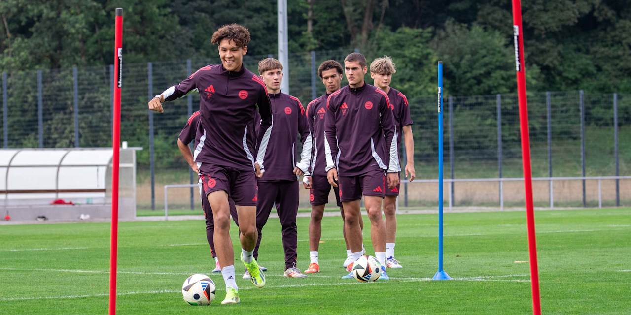 Training der FC Bayern U19 vor dem Spiel gegen SSV Jahn Regensburg.