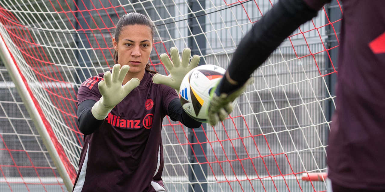 Mala Grohs während des Trainings der FC Bayern Frauen