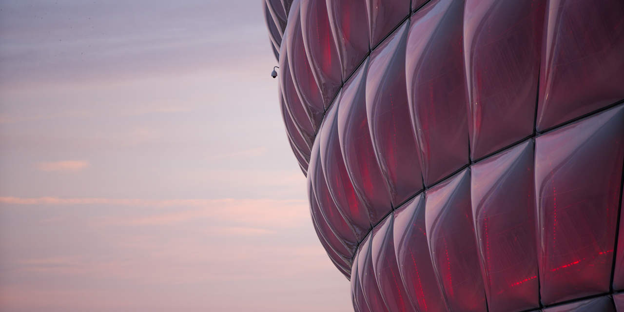 Aussenansicht_Tag_Fassade_rot