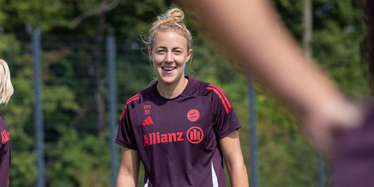 Caro Simon während des Trainings der FC Bayern Frauen