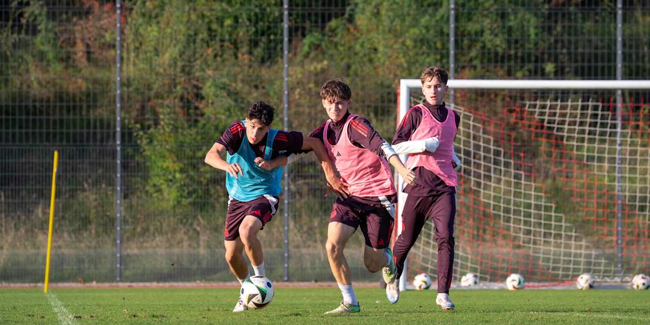 Training der FC Bayern U19 vor dem Heimspiel gegen Augsburg.
