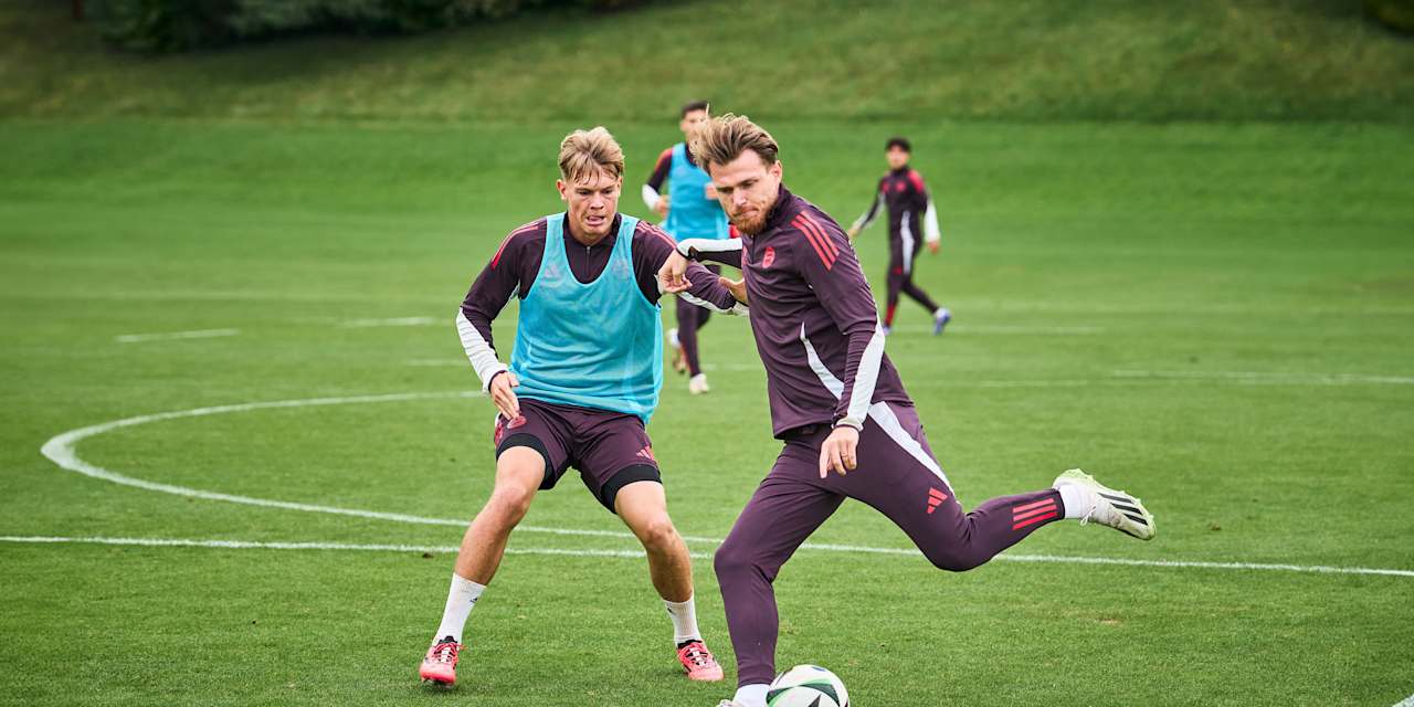 Steve Breitkreuz und Samuel Unsöld im Training der FC Bayern Amateure vor dem Regionalliga-Spiel gegen den TSV Buchbach.