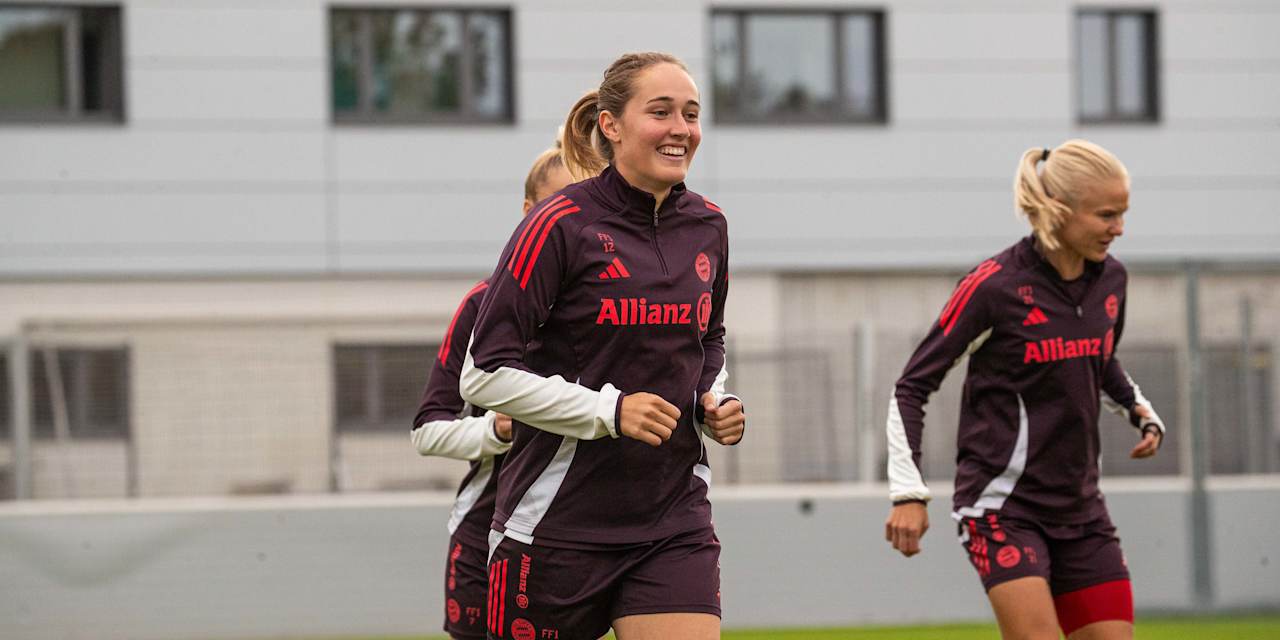 Sydney Lohmann während des Trainings der FC Bayern Frauen