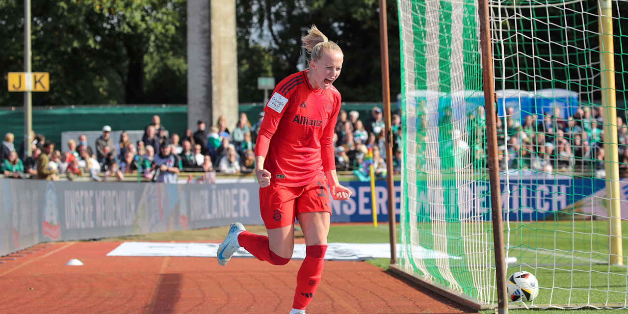 Lea Schüller celebrates for FC Bayern Women against Werder Bremen