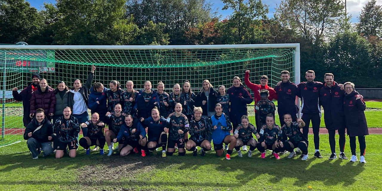 FC Bayern Frauen II nach dem Spiel gegen den FSV Guetersloh 2009.