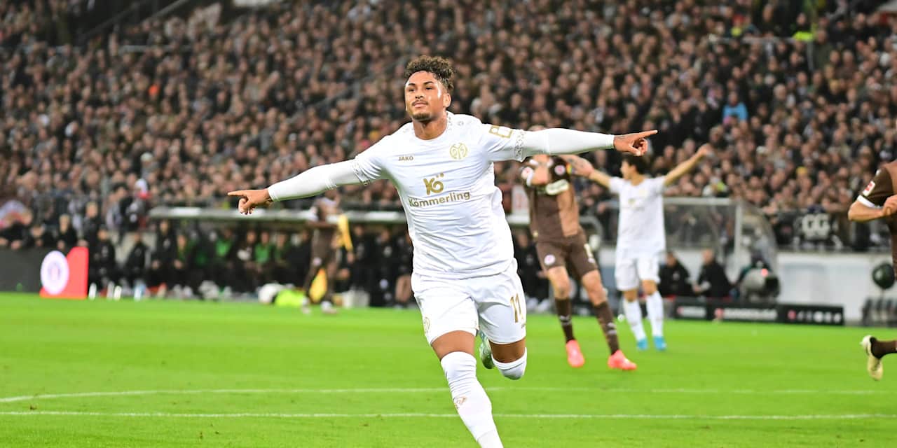 Armindo Sieb celebrates a goal
