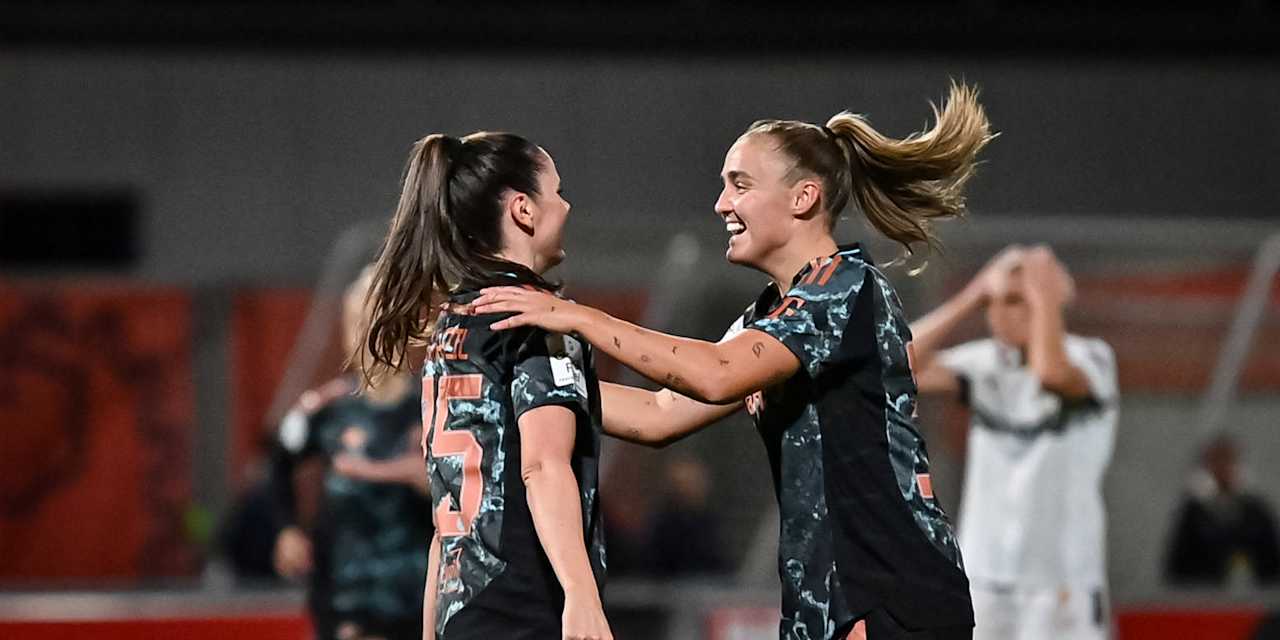 Pernille Harder, duel, FC Bayern Women at Bayer 04 Leverkusen