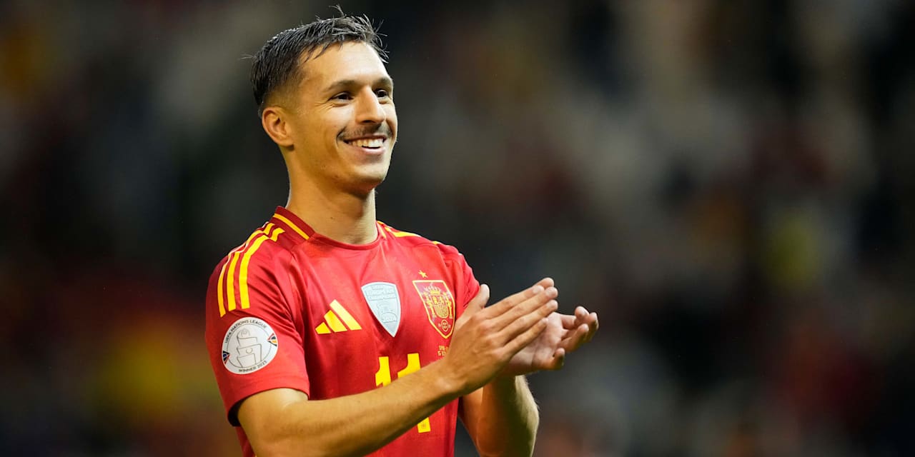 Bryan Zaragoza playing for Spain