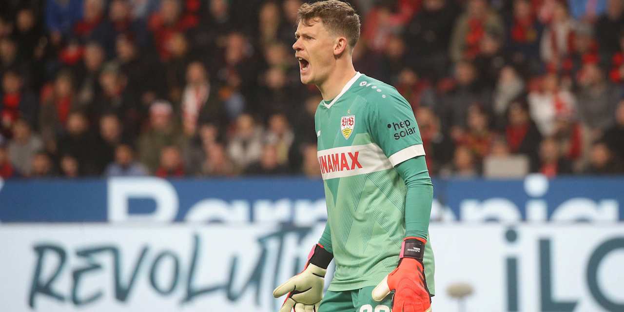 Alexander Nübel in goal for VfB Stuttgart versus Bayer Leverkusen.