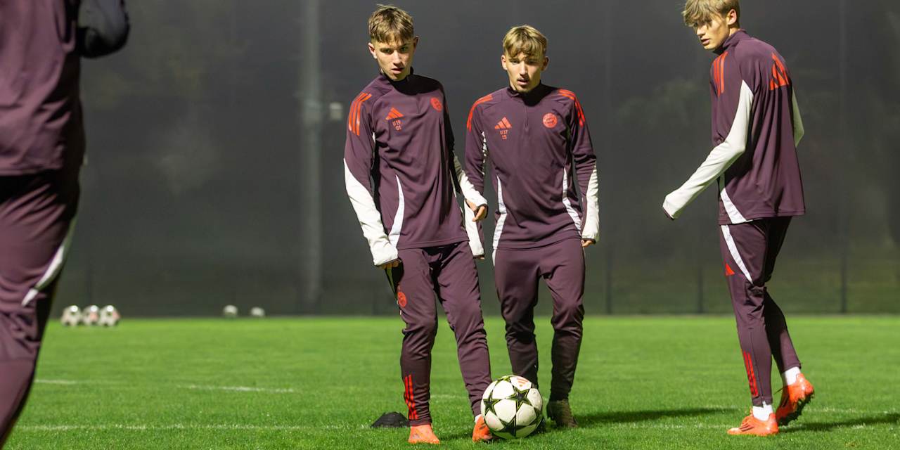 Tim Binder im Training der FC Bayern U19.