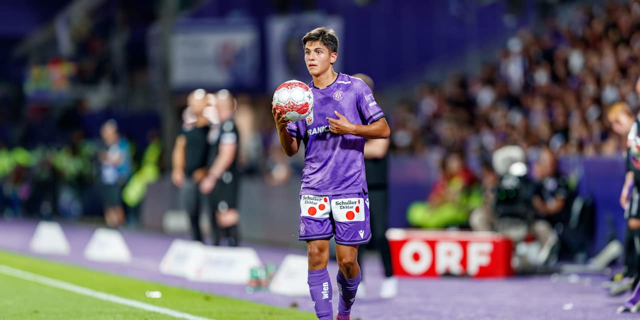 Matteo Pérez Vinlöf in action for Austria Wien.