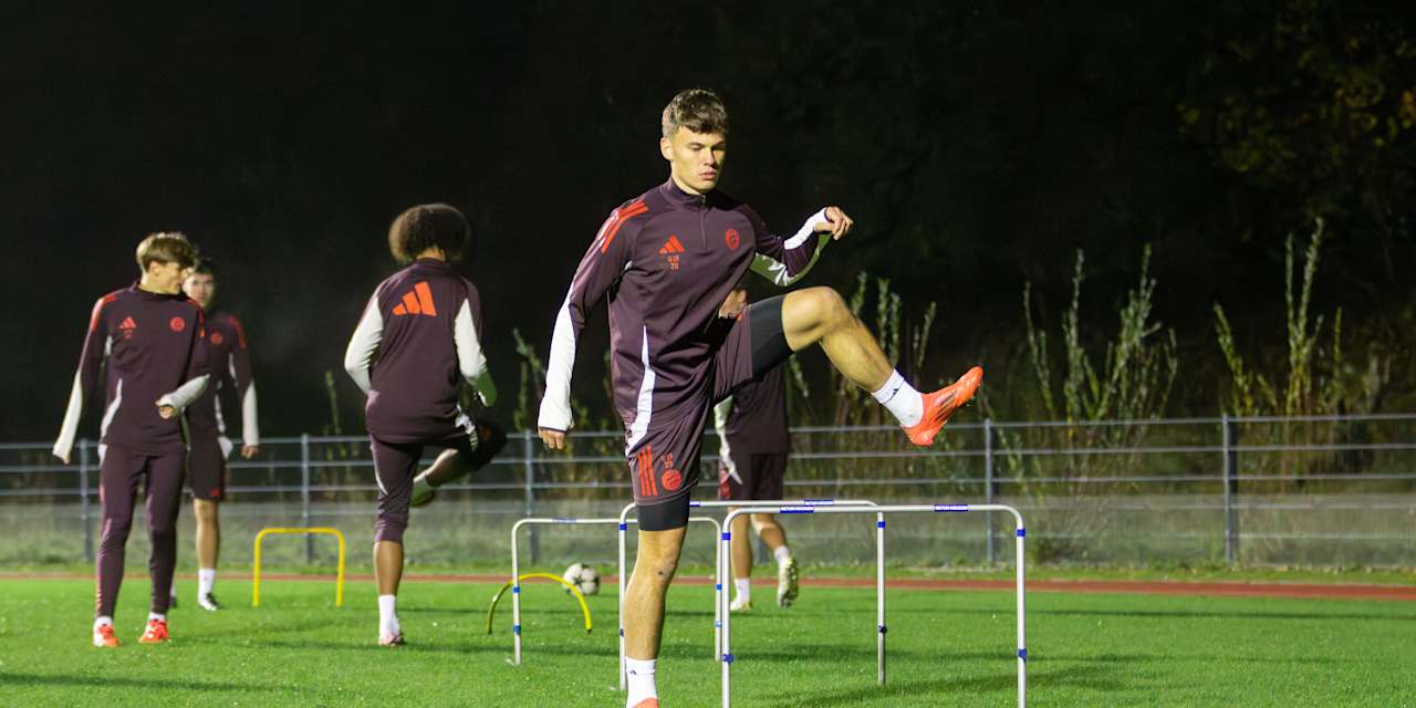 Training der FC Bayern U19 vor dem Heimspiel gegen den SSV Jahn Regensburg.
