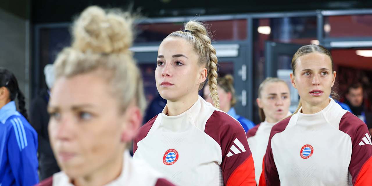 Giulia Gwinn beim Einlaufen in das Stadion vor dem Spiel gegen Oslo.