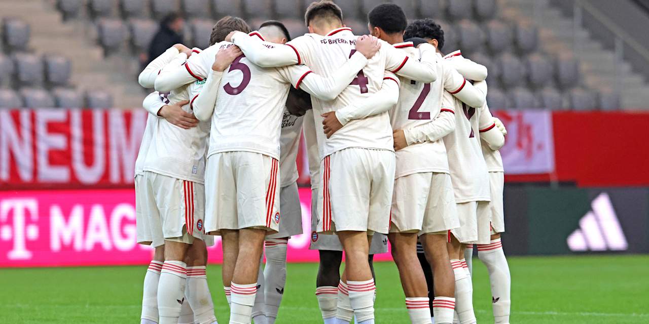 Teamkreis der FC Bayern U19.