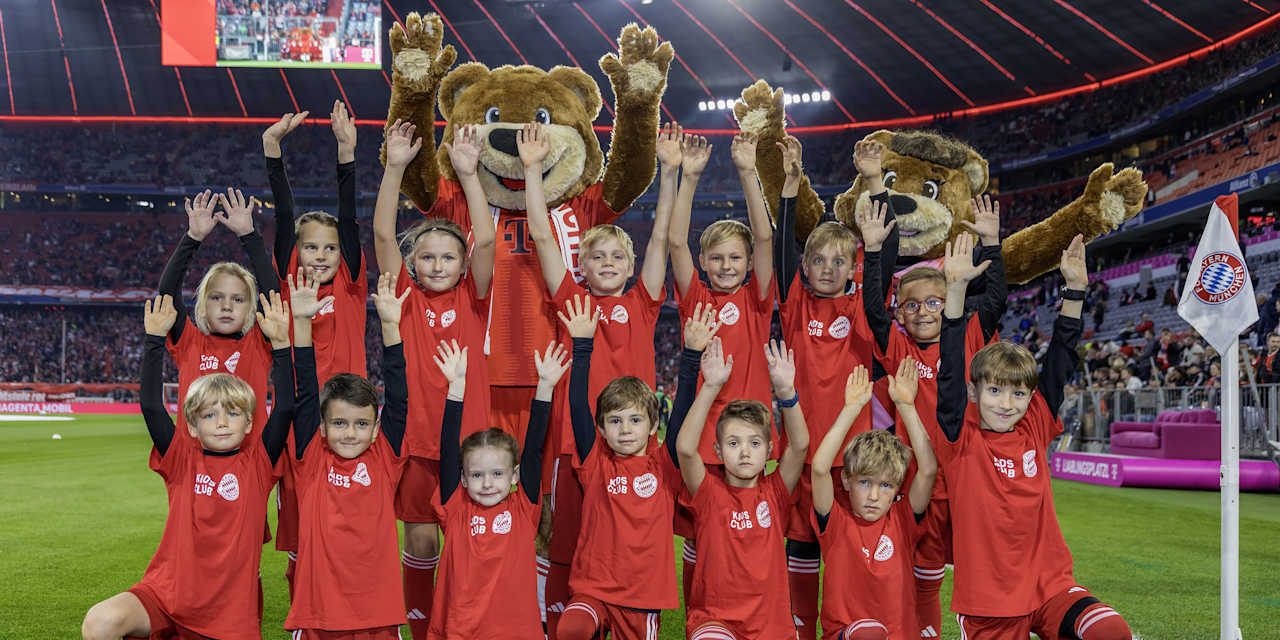 KIDS_CLUB-Einlaufkinder_FC_Bayern_M%C3%BCnchen_gegen_VfB_Stuttgart_-_19