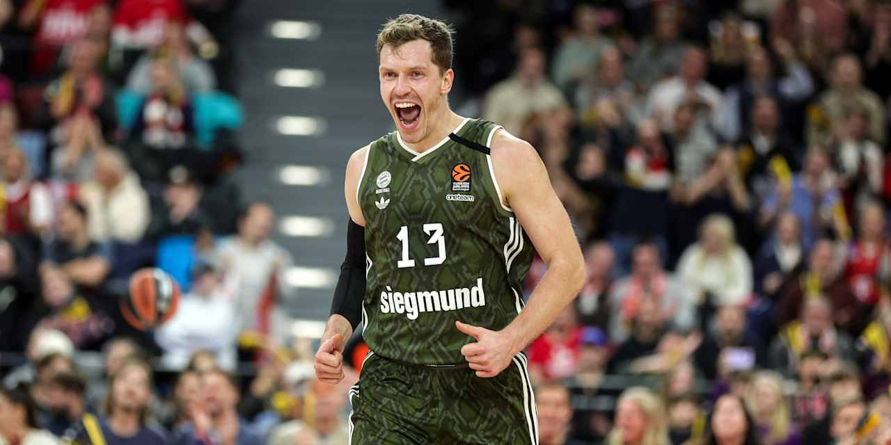 The Bayern and Andi Obst remain undefeated at the SAP Garden