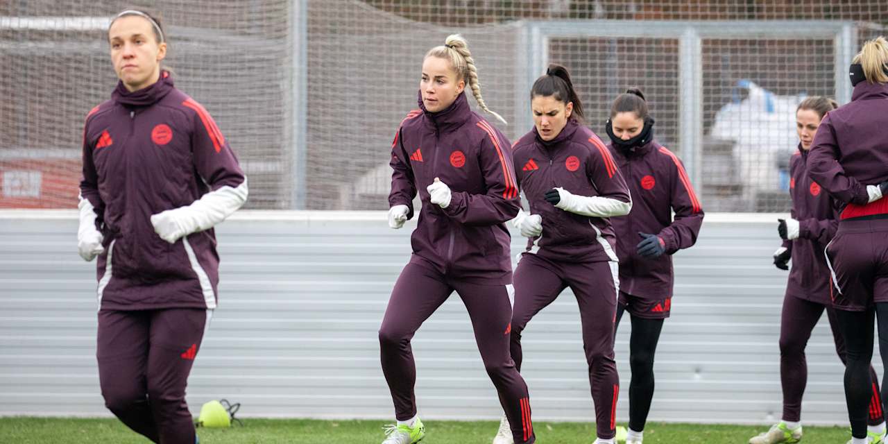 Giulia Gwinn beim Aufwärmen im Training der FC Bayern Frauen.