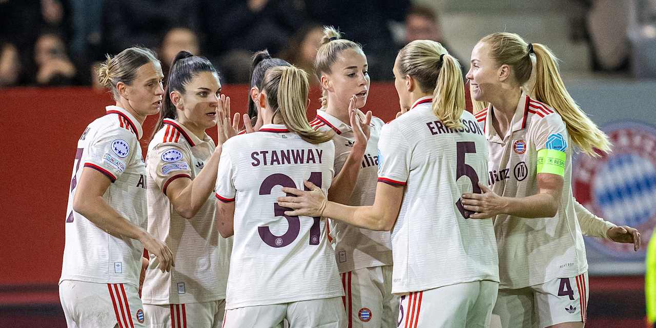 Team celebration in FC Bayern Women's home match against Juventus