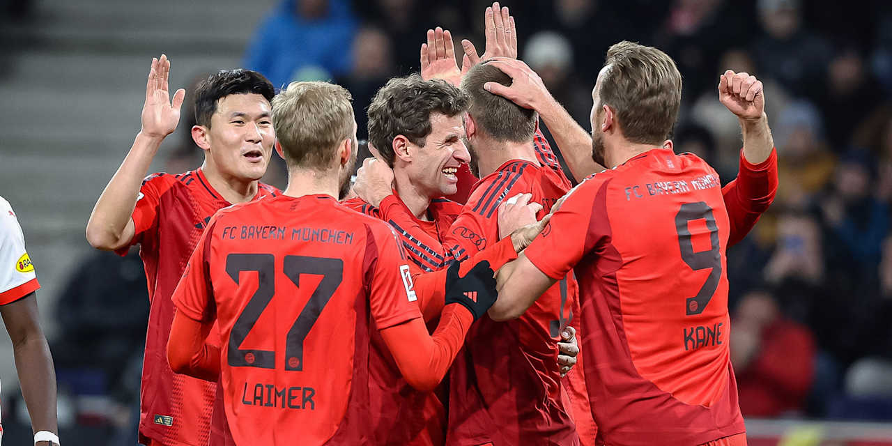FC Bayern-Spieler jubeln nach einem Tor im Freundschaftsspiel beim FC Red Bull Salzburg
