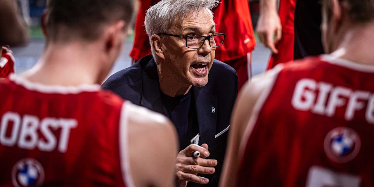 Gordon Herbert, Andi Obst und Niels Giffey vom FCBB