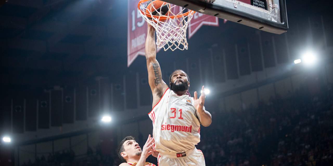 Devin Booker and FC Bayern Basketball fall to EuroLeague title contender Olympiacos Piraeus.
